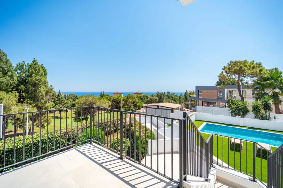 5 Bedroom Detached Villa for Sale in La Cala de Mijas, Málaga