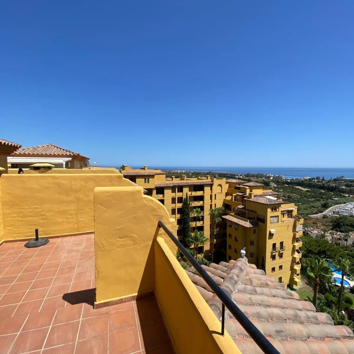 4 Bedroom Duplex for Sale in Estepona, Málaga - Image 4