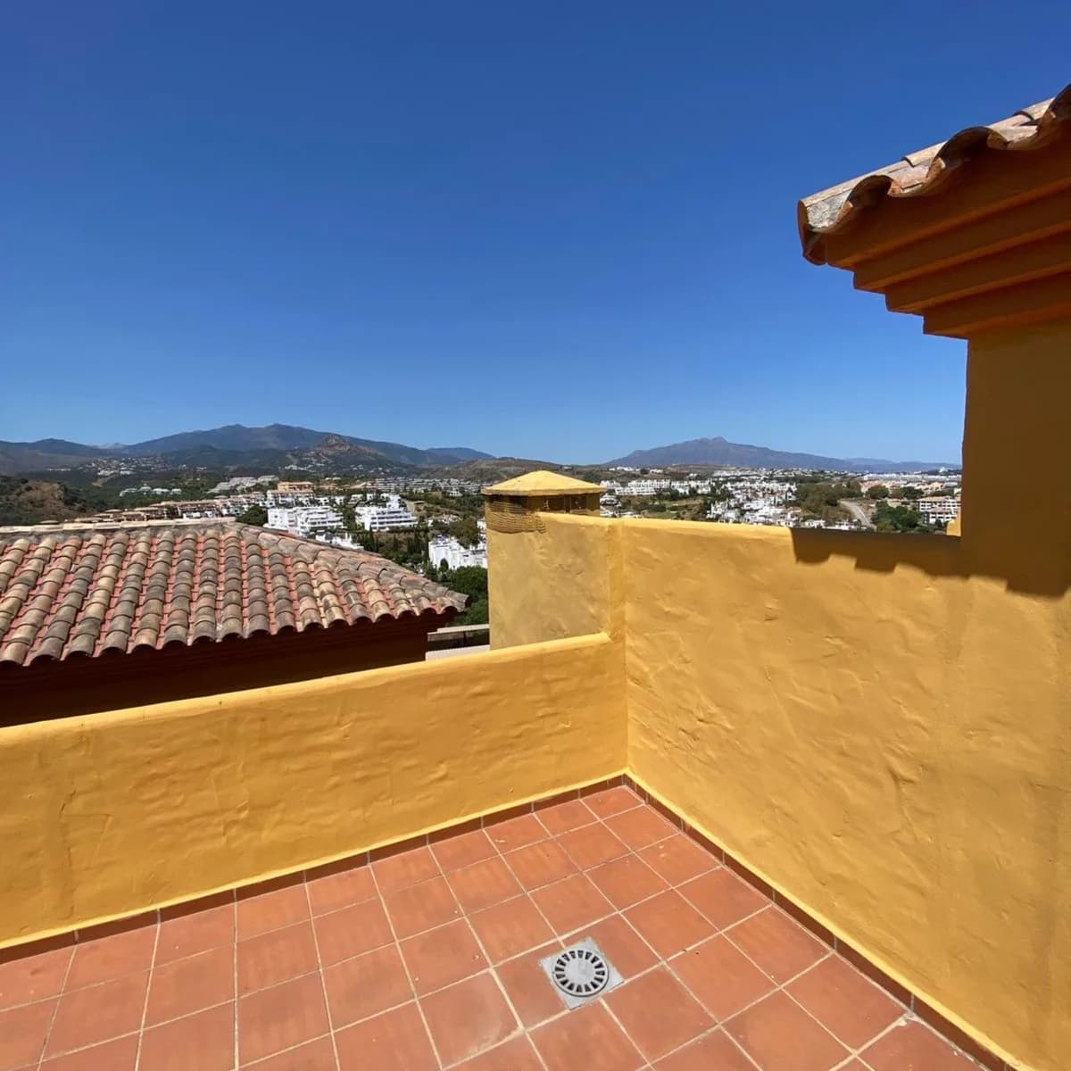 4 Bedroom Duplex for Sale in Estepona, Málaga - Image 9