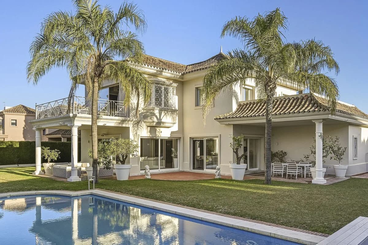 5 Bedroom Detached Villa for Sale in Guadalmina Alta, Málaga
