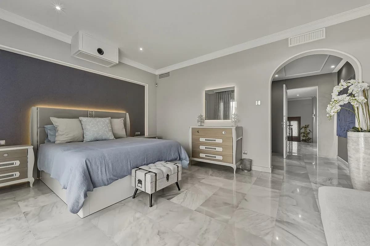 5 Bedroom Detached Villa for Sale in Guadalmina Alta, Málaga - Image 5