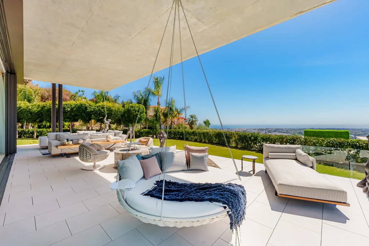 8 Bedroom Detached Villa for Sale in La Quinta, Málaga - Image 6