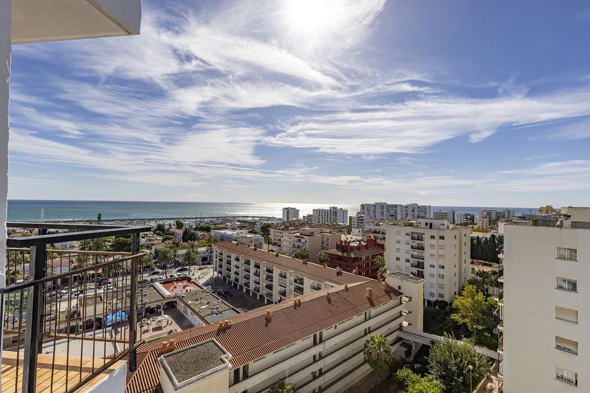 1 Bedroom Top Floor Apartment for Sale in Benalmadena Costa, Málaga