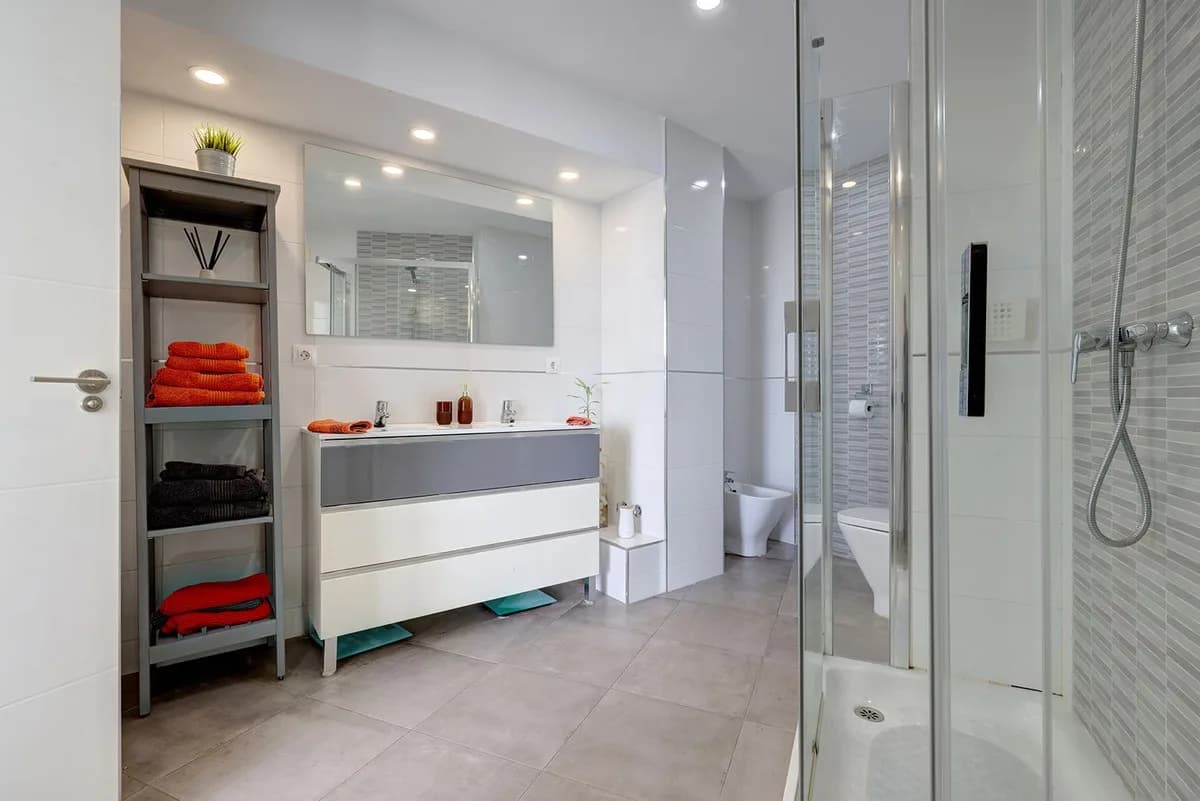 1 Bedroom Top Floor Apartment for Sale in Benalmadena Costa, Málaga - Image 7