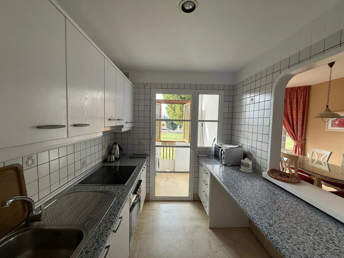 3 Bedroom Middle Floor Apartment for Sale in Mijas Golf, Málaga - Image 4