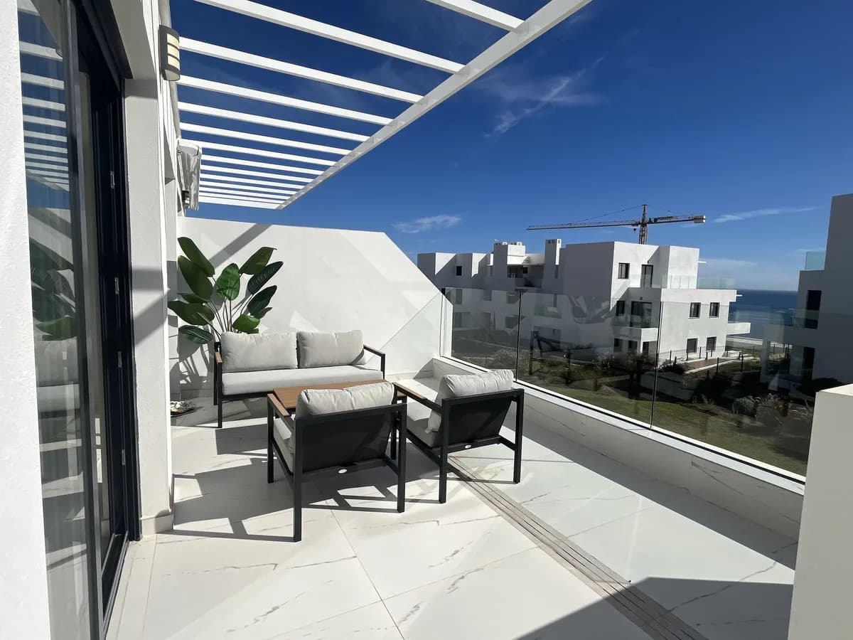 2 Bedroom Middle Floor Apartment for Sale in Casares, Málaga