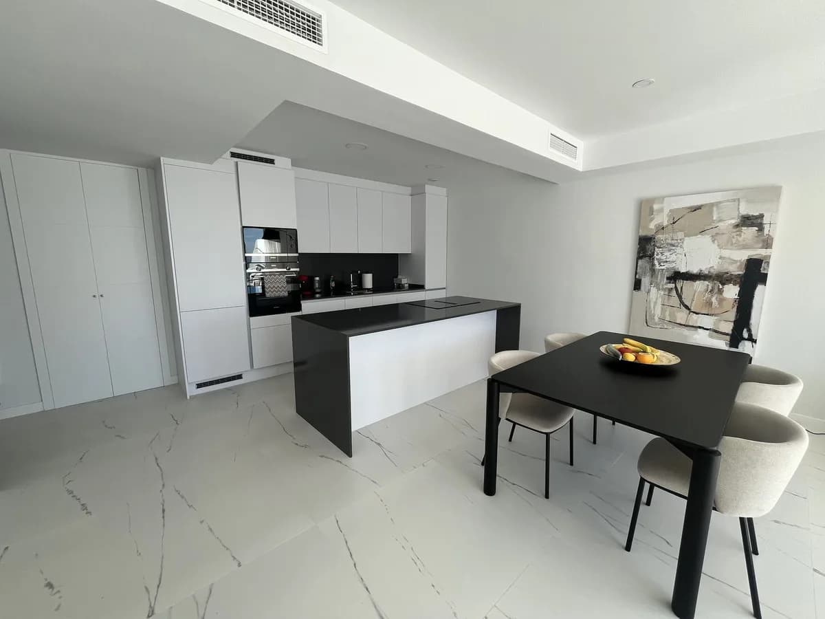 2 Bedroom Middle Floor Apartment for Sale in Casares, Málaga - Image 4