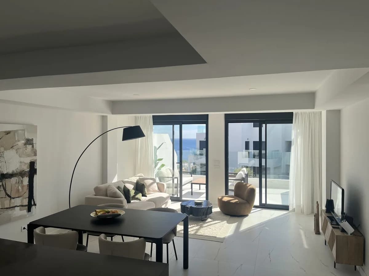 2 Bedroom Middle Floor Apartment for Sale in Casares, Málaga - Image 5