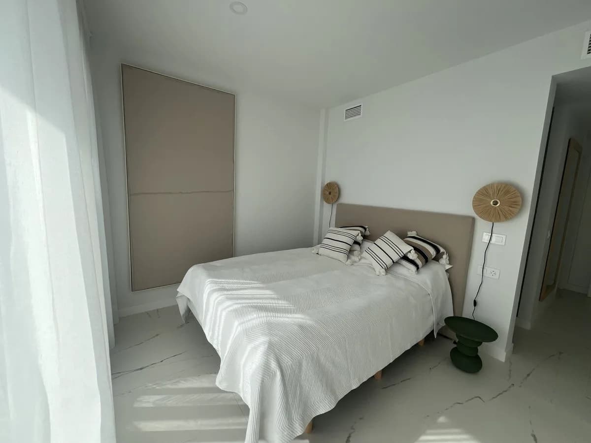 2 Bedroom Middle Floor Apartment for Sale in Casares, Málaga - Image 6