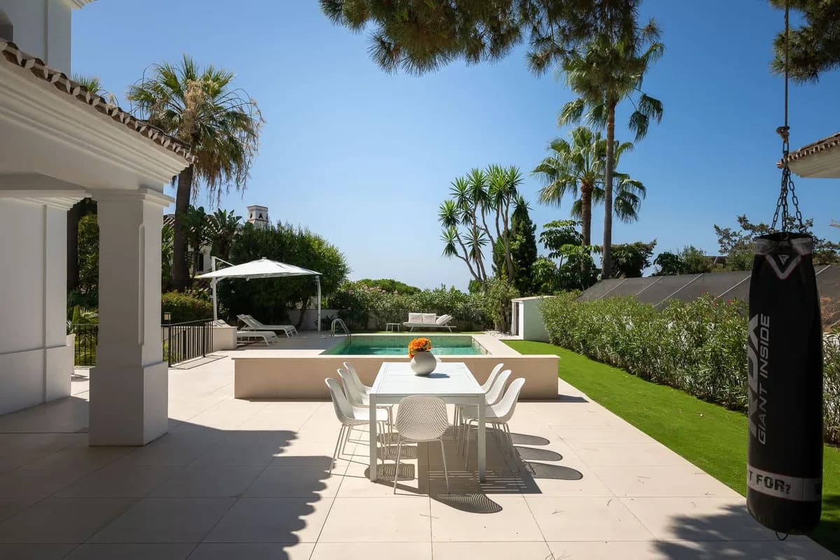 6 Bedroom Detached Villa for Sale in Marbesa, Málaga - Image 2