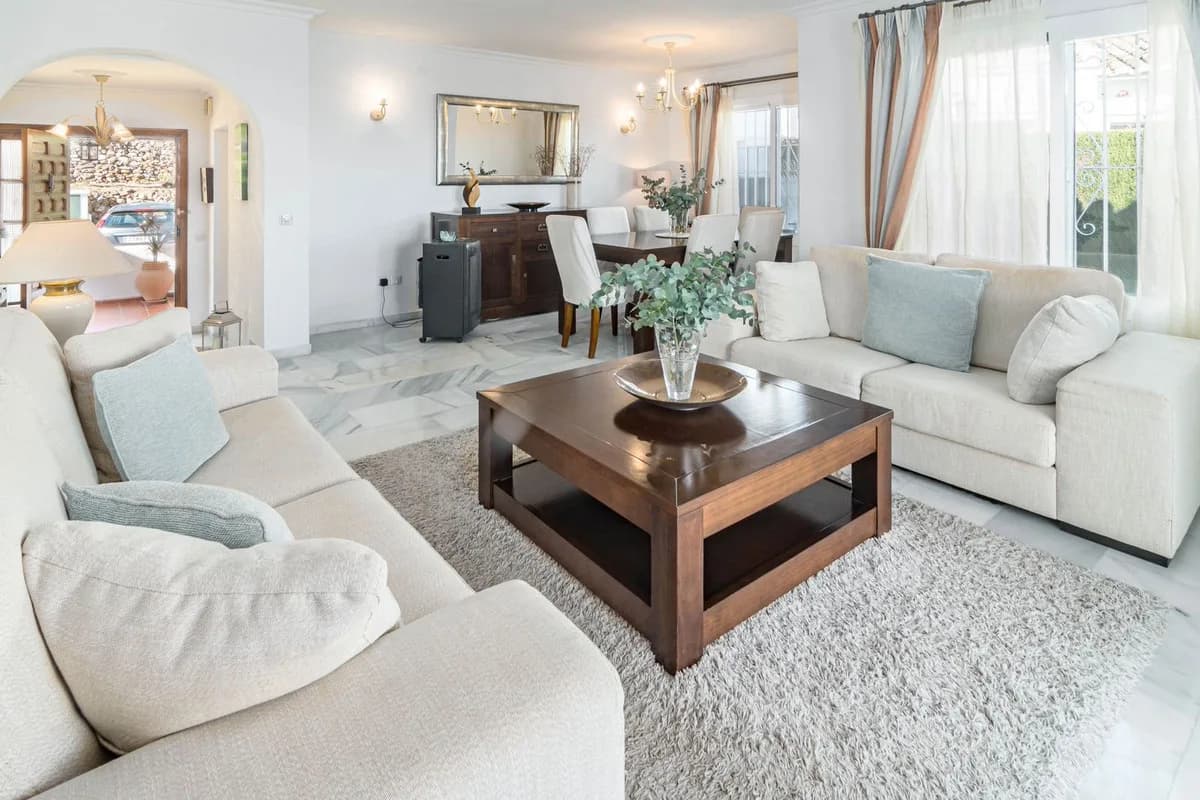 3 Bedroom Detached Villa for Sale in Calahonda, Málaga - Image 5