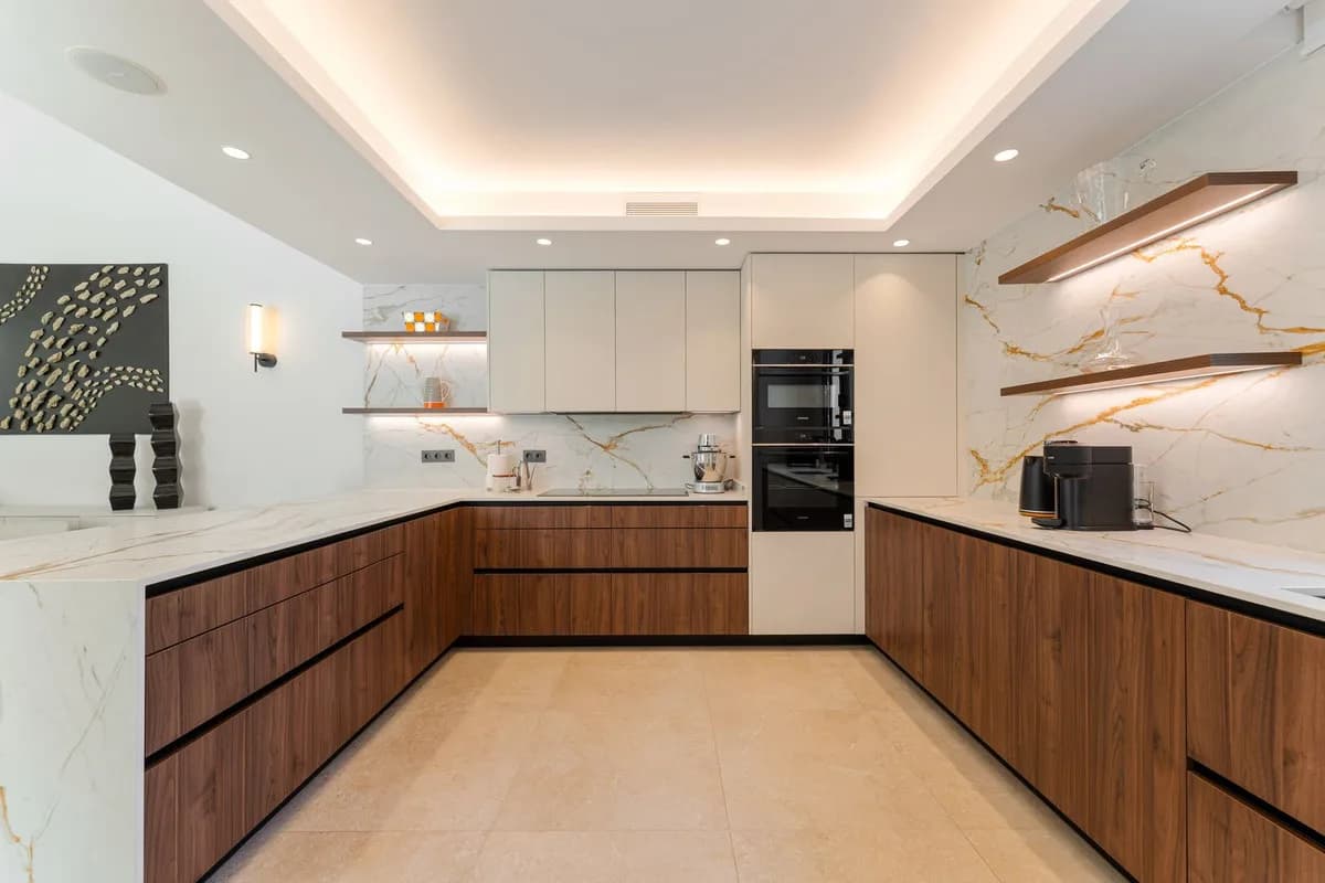 5 Bedroom Detached Villa for Sale in Nueva Andalucía, Málaga - Image 9