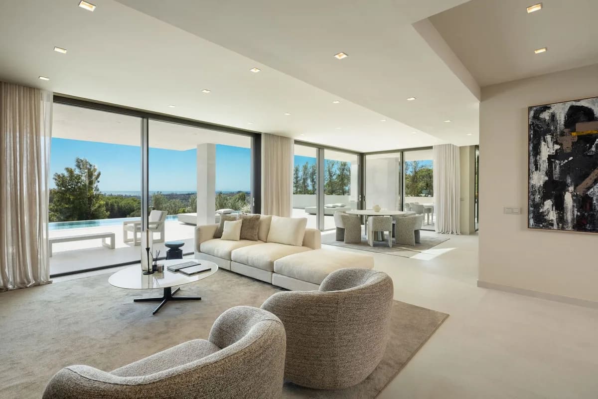 5 Bedroom Detached Villa for Sale in Los Flamingos, Málaga - Image 3