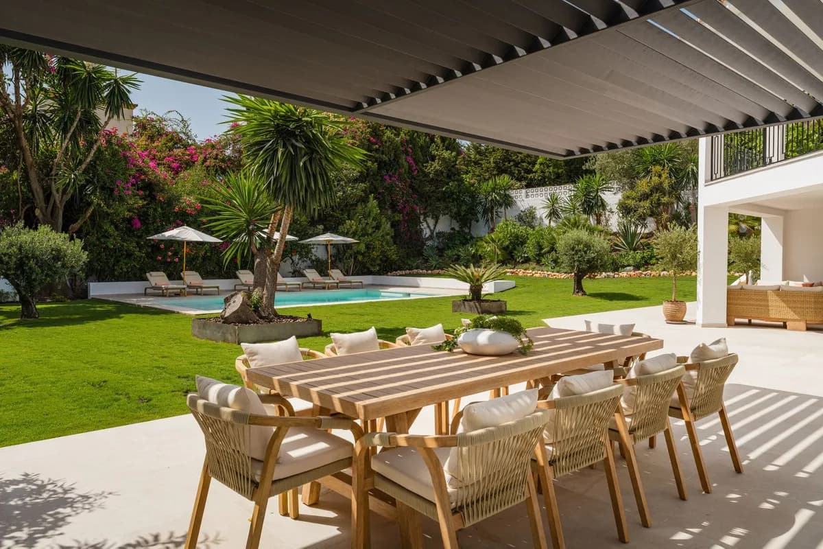 4 Bedroom Detached Villa for Sale in Nagüeles, Málaga - Image 6