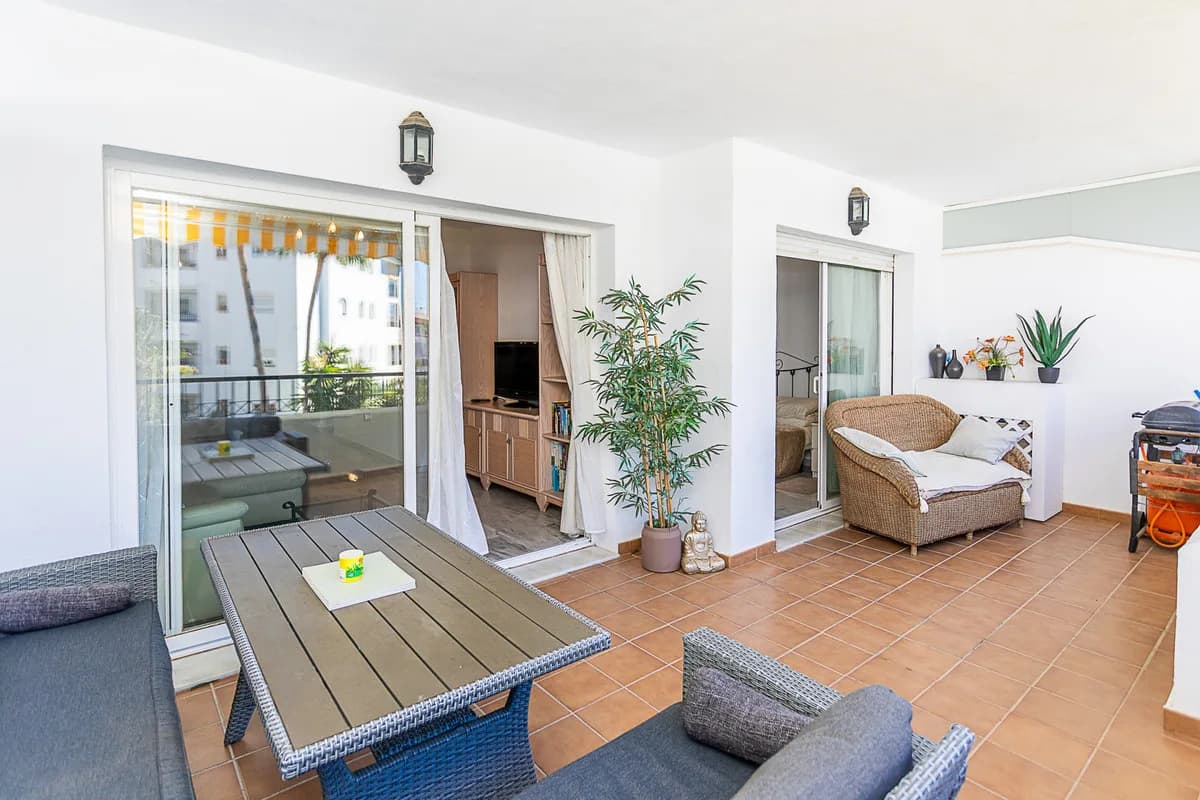 2 Bedroom Middle Floor Apartment for Sale in Calahonda, Málaga - Image 7