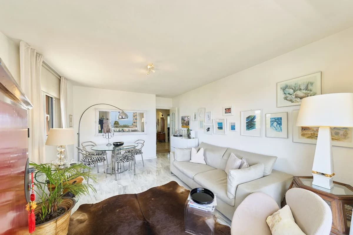 3 Bedroom Middle Floor Apartment for Sale in Fuengirola, Málaga - Image 6