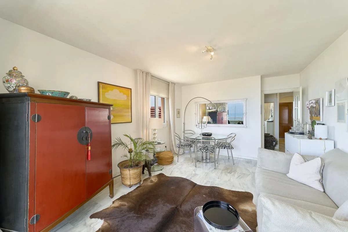 3 Bedroom Middle Floor Apartment for Sale in Fuengirola, Málaga - Image 7