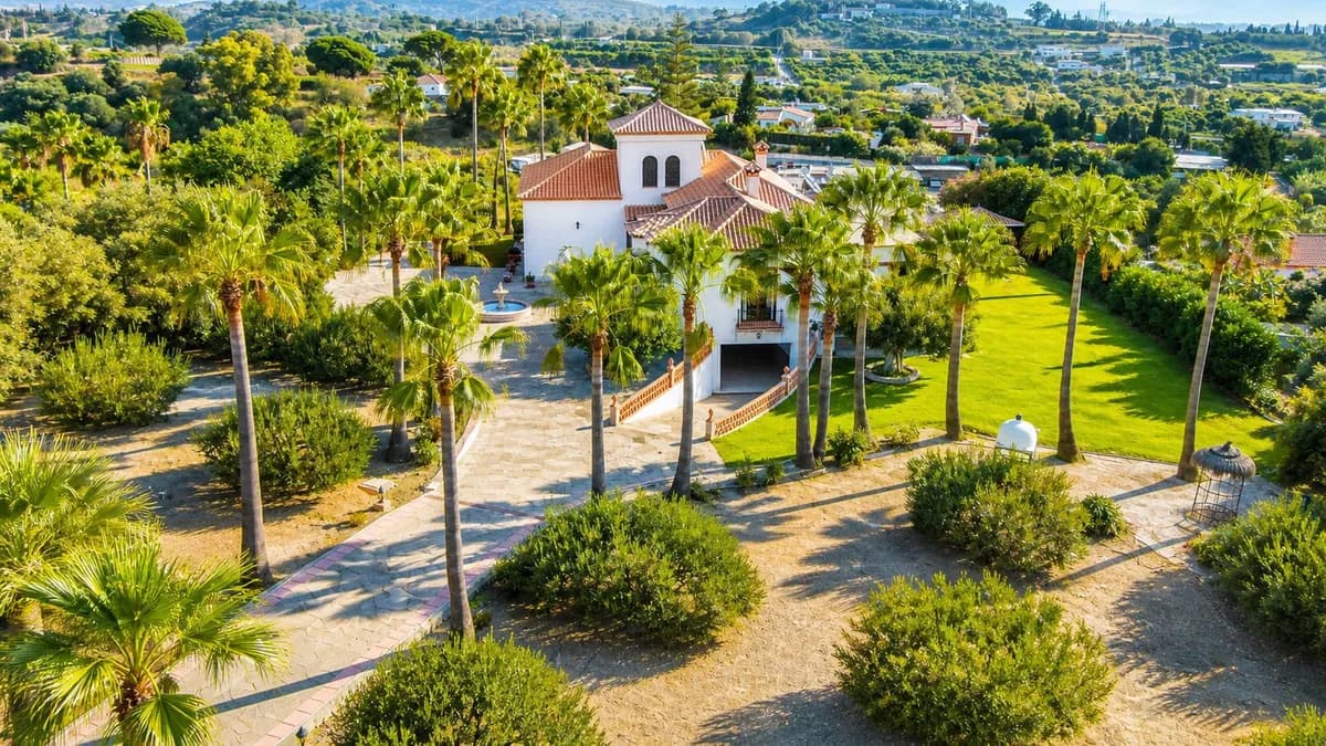 3 Bedroom Finca - Cortijo for Sale in Estepona, Málaga - Image 4