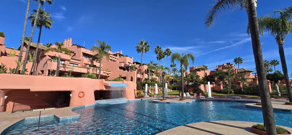 2 Bedroom Middle Floor Apartment for Sale in Estepona, Málaga