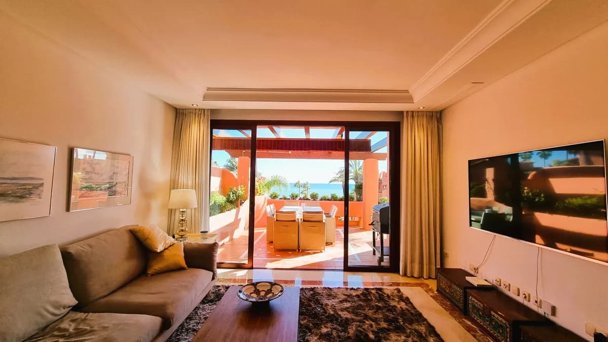 2 Bedroom Middle Floor Apartment for Sale in Estepona, Málaga - Image 6
