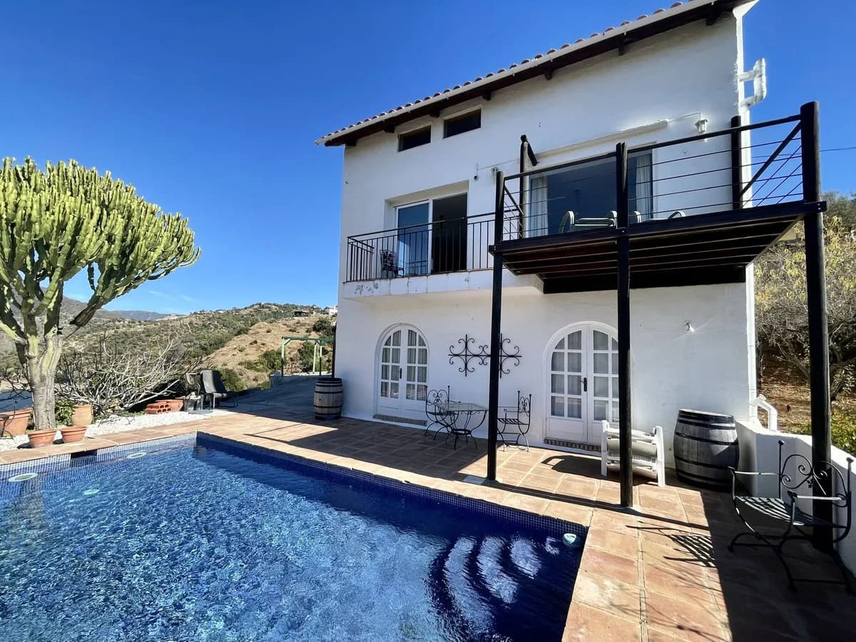 3 Bedroom Detached Villa for Sale in Istán, Málaga - Image 7