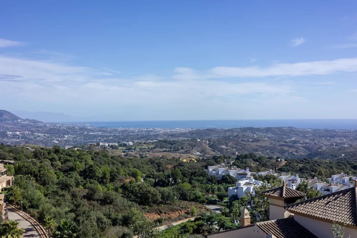 3 Bedroom Penthouse for Sale in La Mairena, Málaga - Image 2
