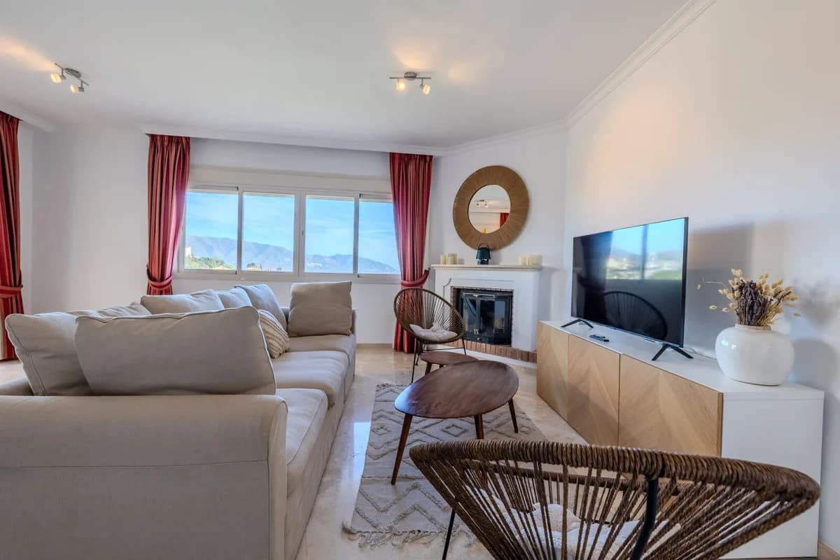 3 Bedroom Penthouse for Sale in La Mairena, Málaga - Image 5
