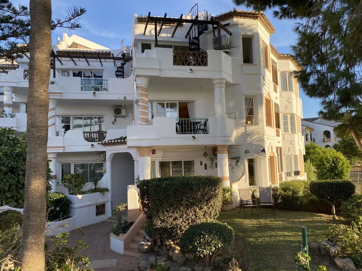3 Bedroom Middle Floor Apartment for Sale in Mijas, Málaga