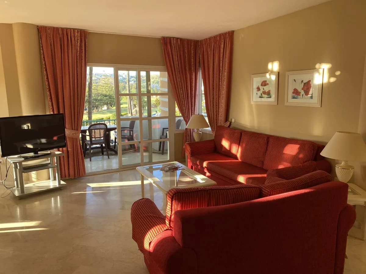 3 Bedroom Middle Floor Apartment for Sale in Mijas, Málaga - Image 4