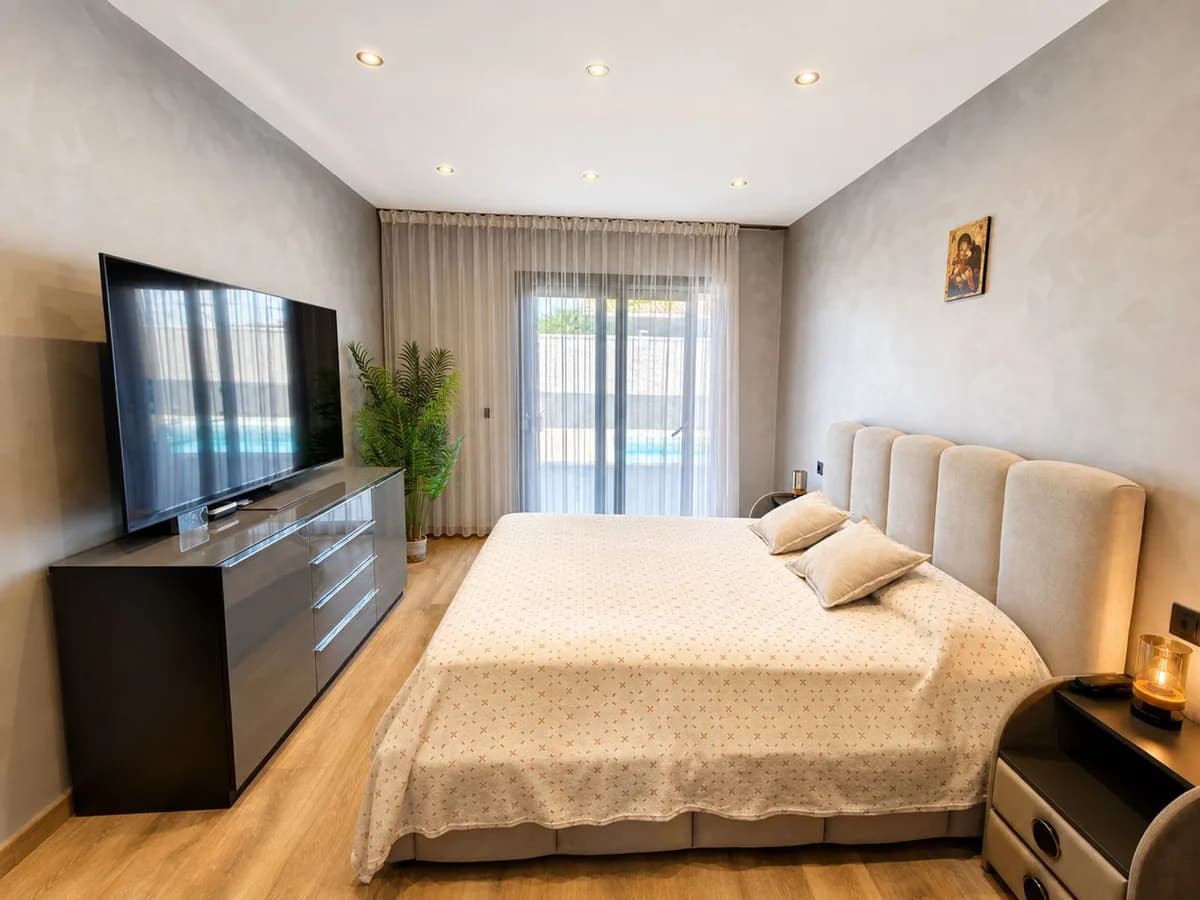 4 Bedroom Detached Villa for Sale in Estepona, Málaga - Image 9