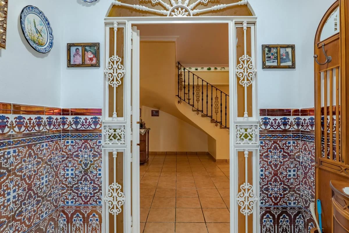 8 Bedroom Detached Villa for Sale in Alhaurín el Grande, Málaga - Image 4