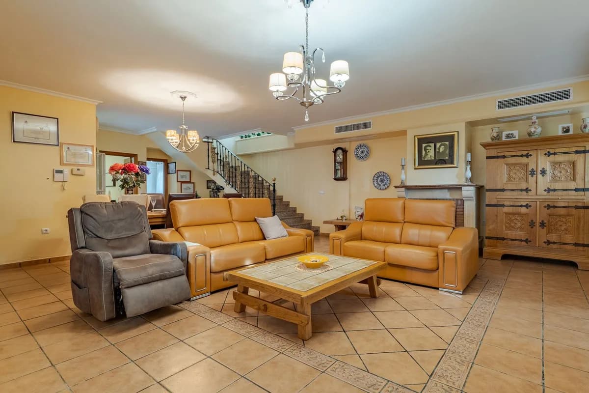 8 Bedroom Detached Villa for Sale in Alhaurín el Grande, Málaga - Image 6