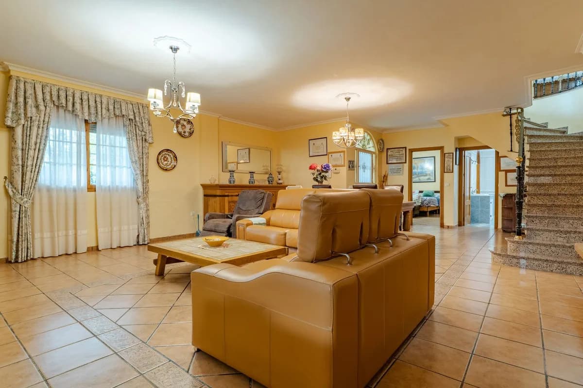 8 Bedroom Detached Villa for Sale in Alhaurín el Grande, Málaga - Image 7