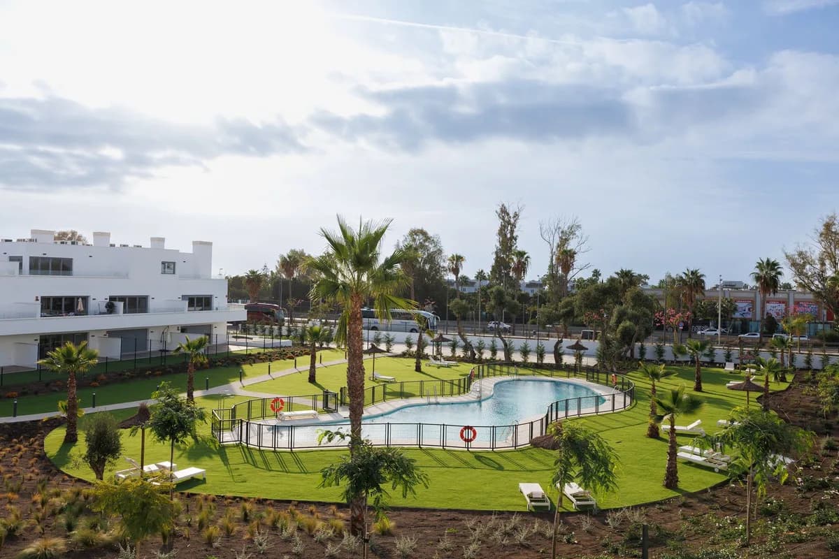 2 Bedroom Middle Floor Apartment for Sale in Cancelada, Málaga - Image 2