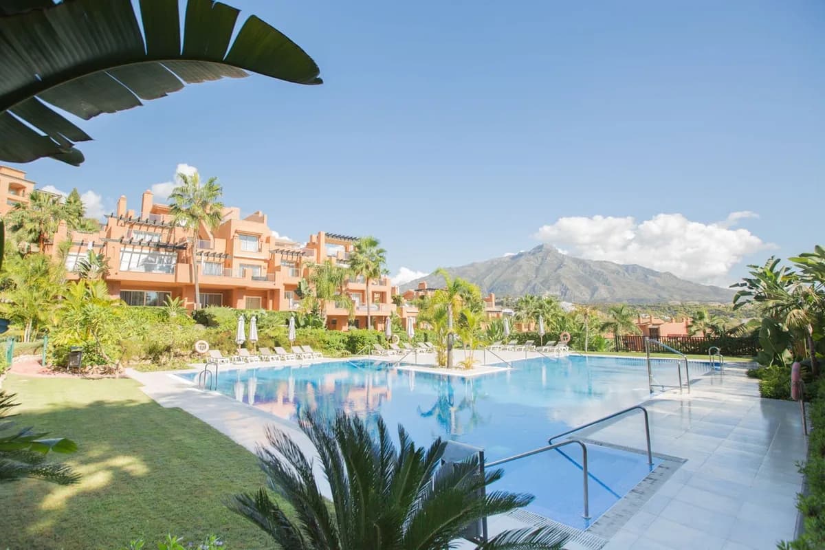 2 Bedroom Ground Floor Apartment for Sale in Nueva Andalucía, Málaga