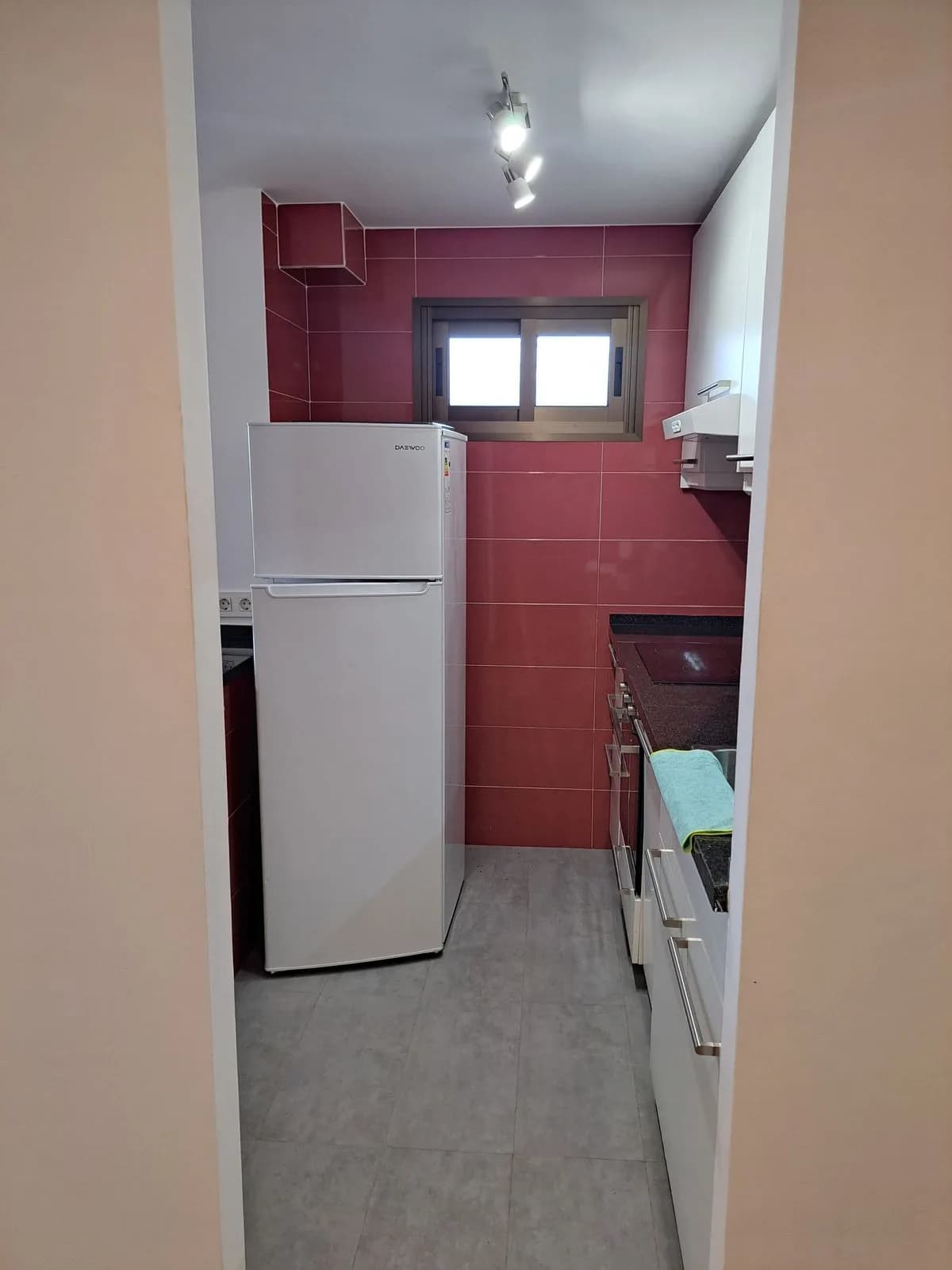 2 Bedroom Middle Floor Apartment for Sale in Estepona, Málaga - Image 2