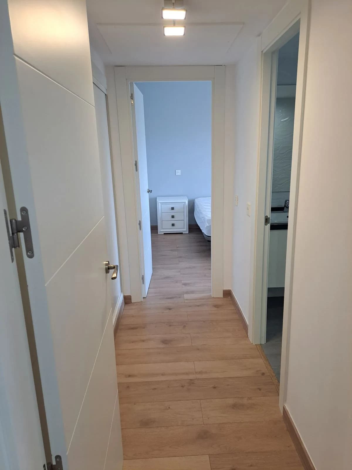 2 Bedroom Middle Floor Apartment for Sale in Estepona, Málaga - Image 9