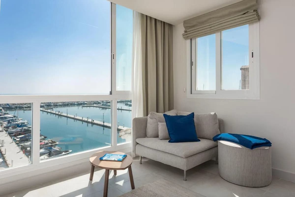 2 Bedroom Top Floor Apartment for Sale in Puerto Banús, Málaga
