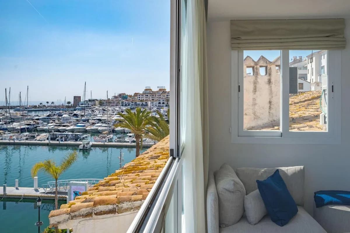 2 Bedroom Top Floor Apartment for Sale in Puerto Banús, Málaga - Image 2