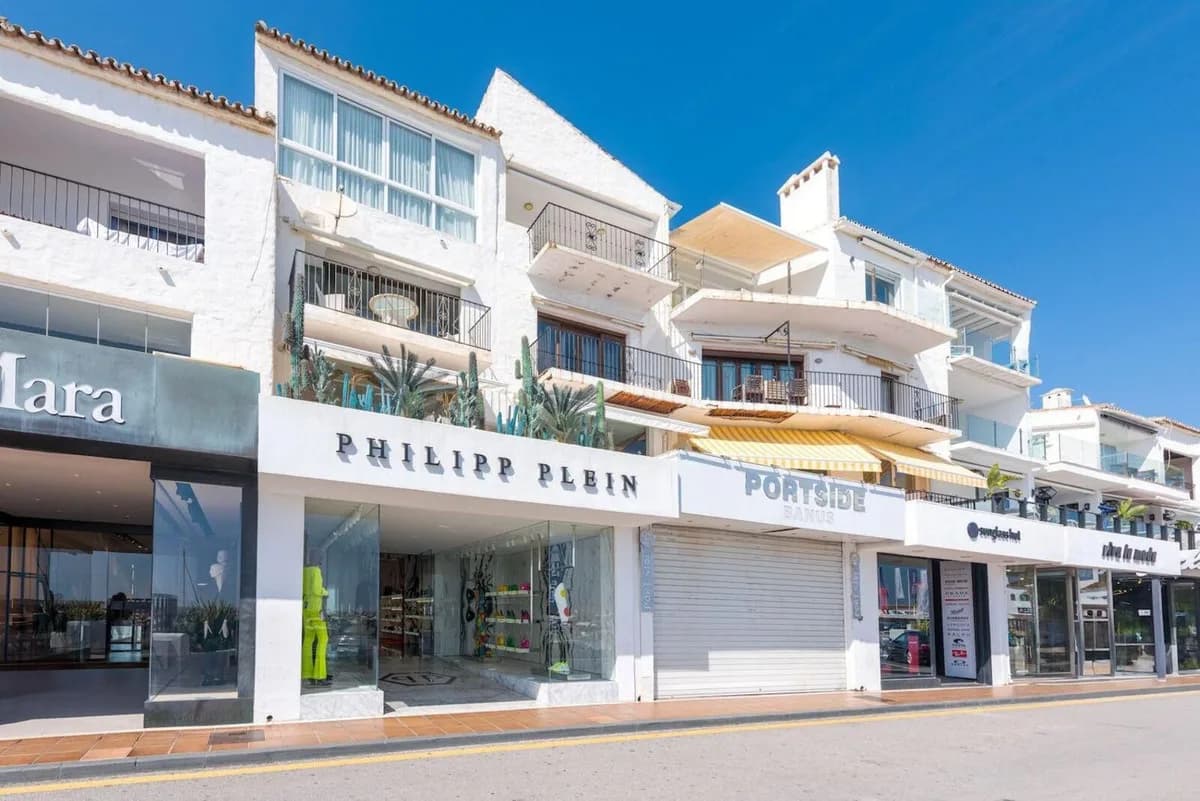 2 Bedroom Top Floor Apartment for Sale in Puerto Banús, Málaga - Image 5