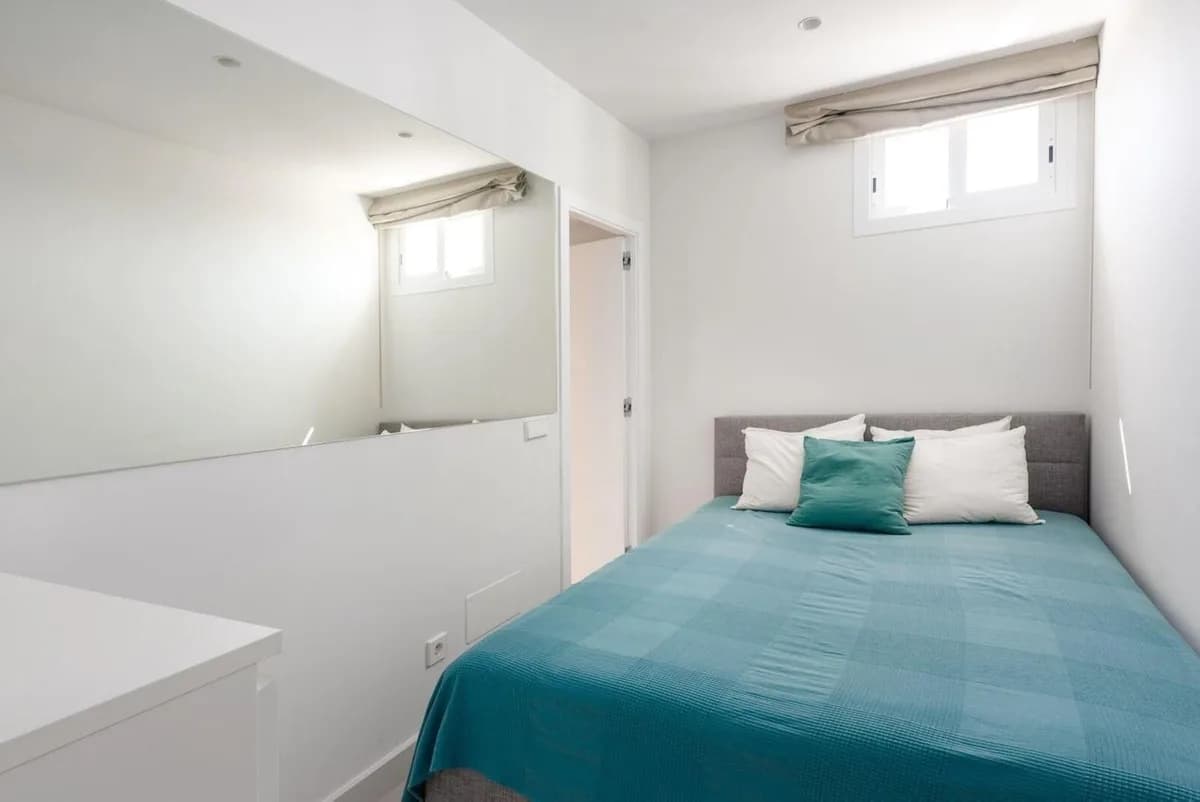 2 Bedroom Top Floor Apartment for Sale in Puerto Banús, Málaga - Image 6