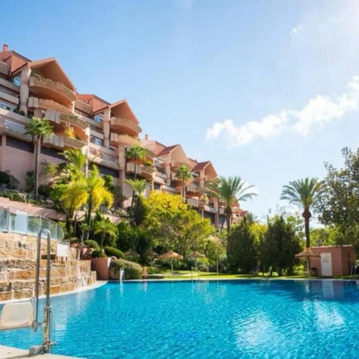 2 Bedroom Middle Floor Apartment for Sale in Marbella, Málaga