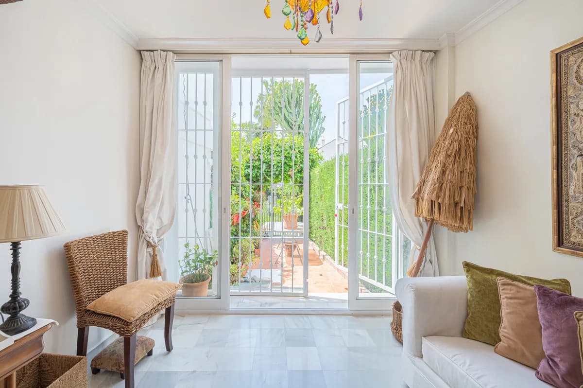 3 Bedroom Townhouse for Sale in The Golden Mile, Málaga - Image 4