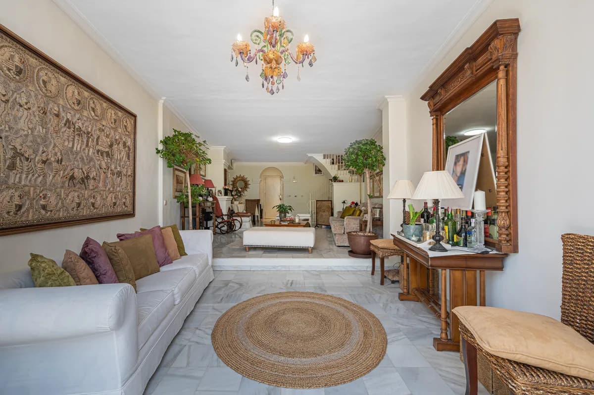 3 Bedroom Townhouse for Sale in The Golden Mile, Málaga - Image 7