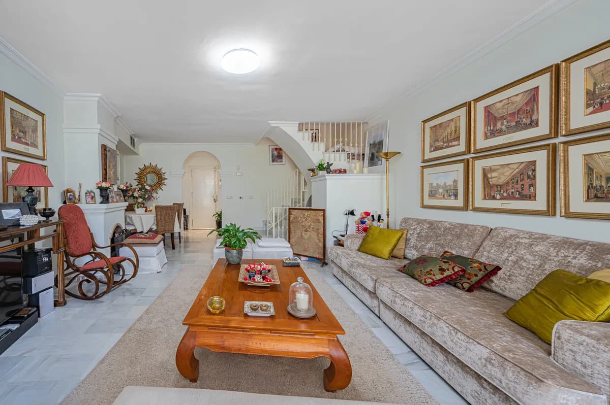 3 Bedroom Townhouse for Sale in The Golden Mile, Málaga - Image 8