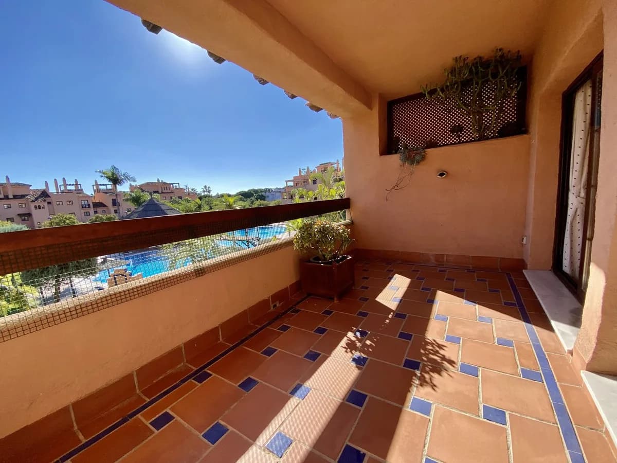 3 Bedroom Middle Floor Apartment for Sale in Hacienda del Sol, Málaga - Image 2