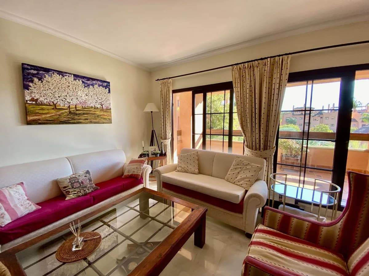 3 Bedroom Middle Floor Apartment for Sale in Hacienda del Sol, Málaga - Image 4