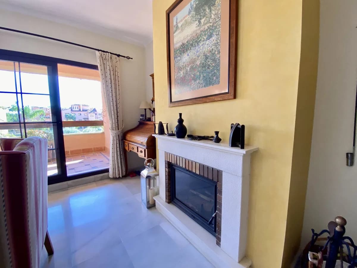 3 Bedroom Middle Floor Apartment for Sale in Hacienda del Sol, Málaga - Image 8