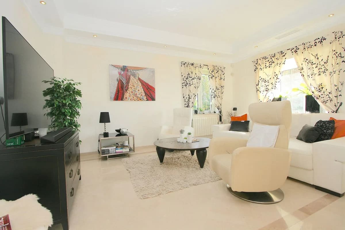 4 Bedroom Detached Villa for Sale in Mijas, Málaga - Image 5