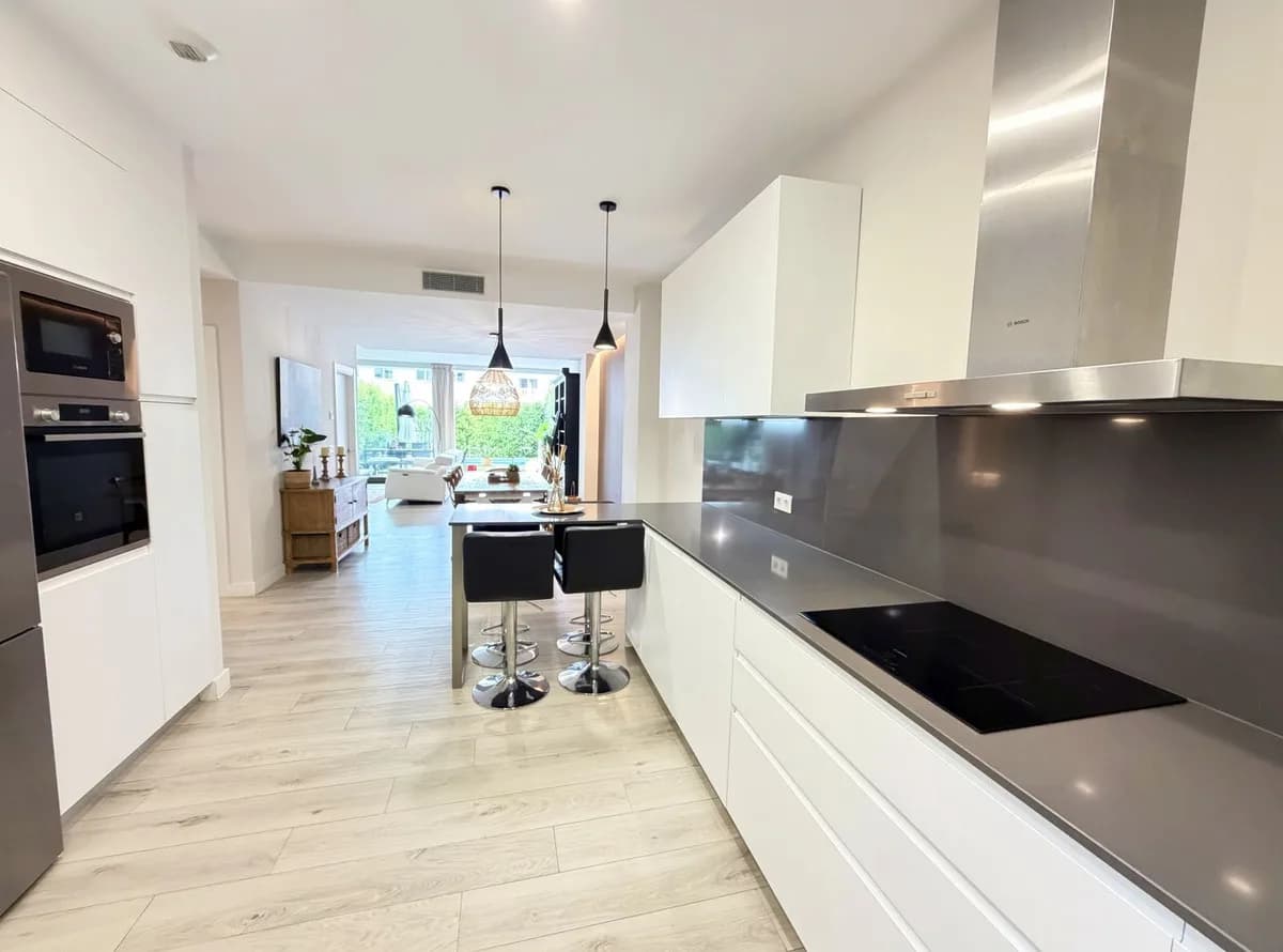 3 Bedroom Townhouse for Sale in San Roque, Cádiz - Image 5